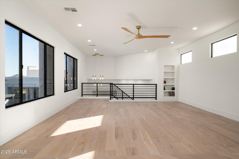 48-12816ETurquoiseAve-48