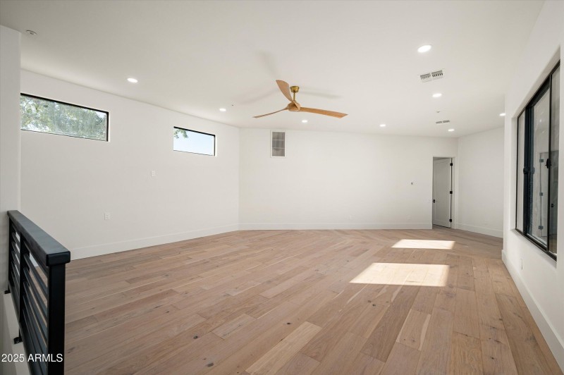 49-12816ETurquoiseAve-49