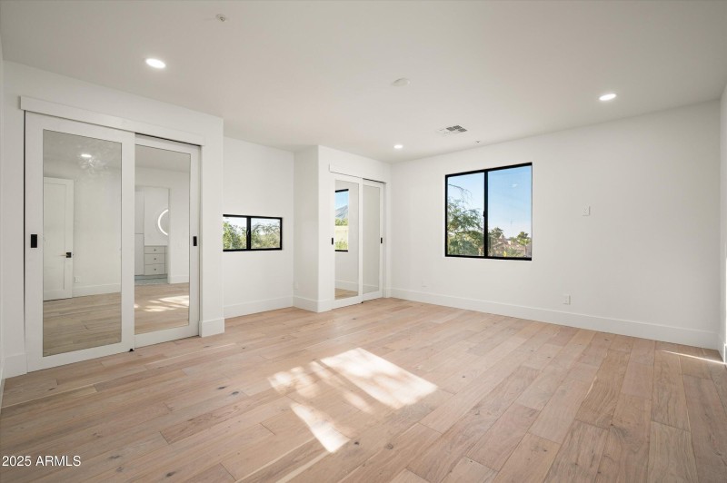 50-12816ETurquoiseAve-50