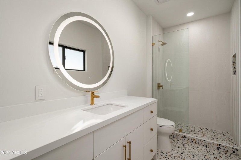 53-12816ETurquoiseAve-53