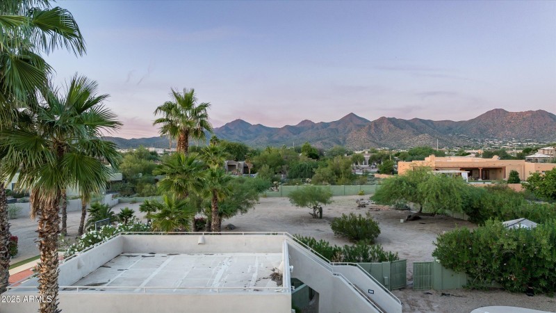 58-12816ETurquoiseAve-58