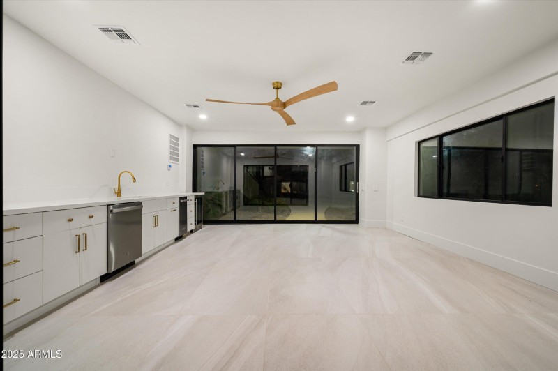 60-12816ETurquoiseAve-60