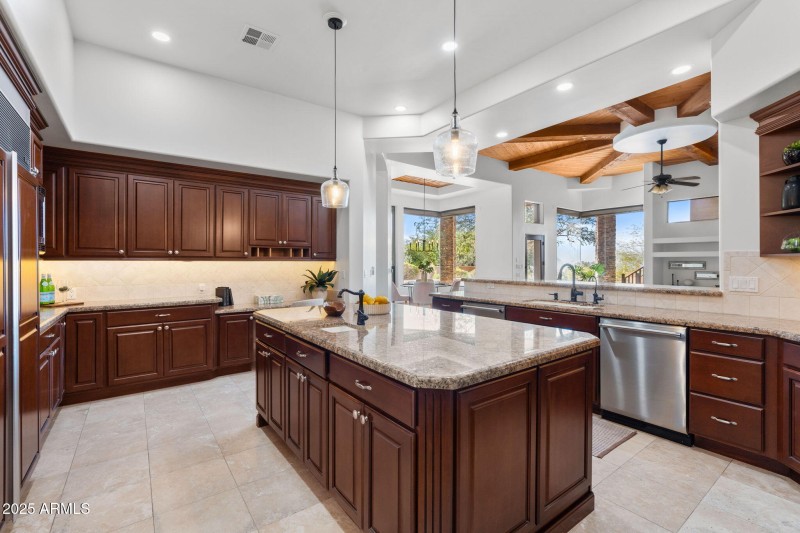 KITCHEN w HUGE ISLAND