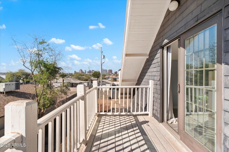 Upstairs ADU/Split Master Suite Deck