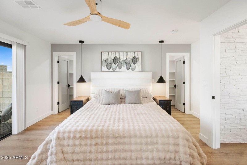 20-Primary Bedroom (2)