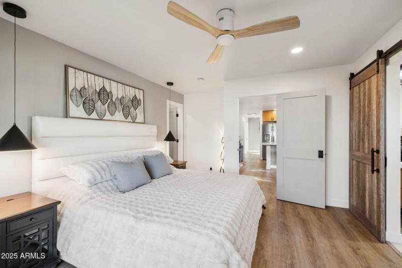 23-Primary Bedroom (3)