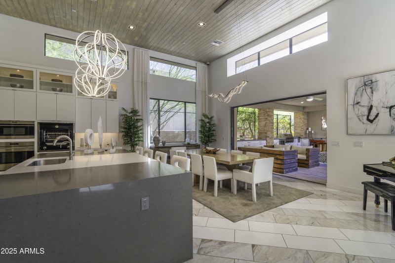 Kitchen & Dining Area