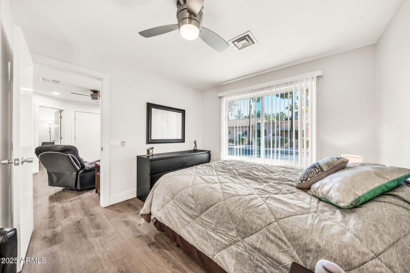 14300 W Bell Rd 423-25