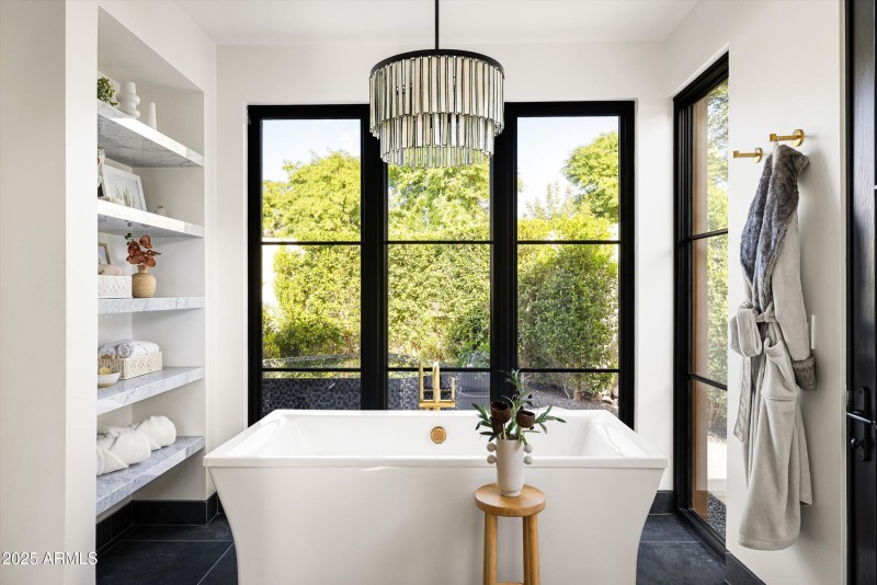 046-5715 E Monterosa St Phoenix_46