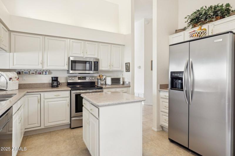 22-web-or-mls-9125-e-captain-dreyfus-ave