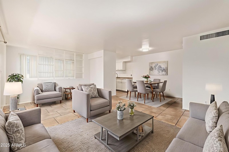 20251109230834934904000000-o - Living Ro