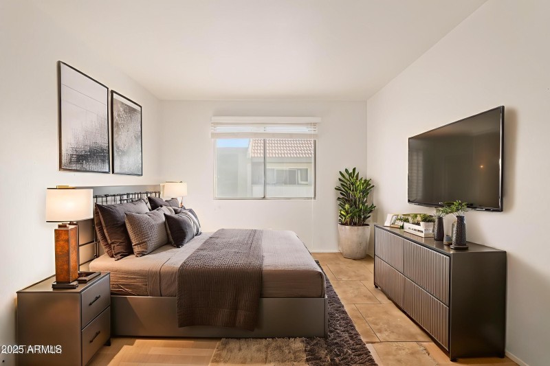 20251109230819395644000000-o - Bedroom -