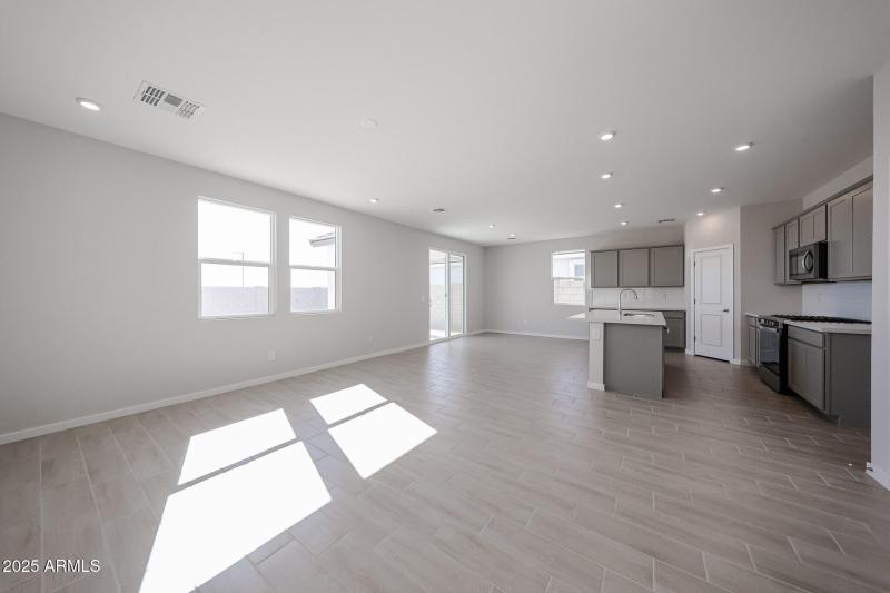 08_Oak_New-Home_Quick-Move-in_Buckeye_AZ