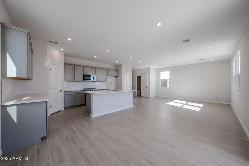 10_Oak_New-Home_Quick-Move-in_Buckeye_AZ