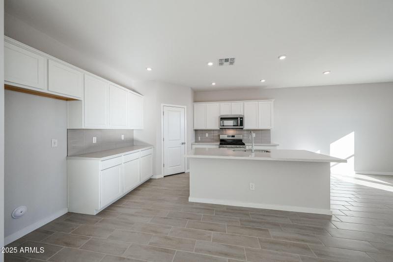 21_2-story-home-with-view_for-sale_Arizo