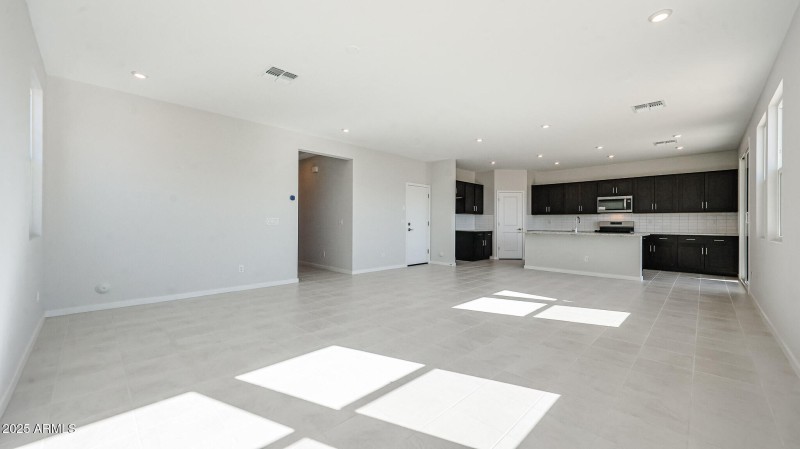 13_2-story-home-for-sale-surprise-AZ_Rea