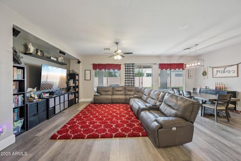 6-web-or-mls-E Decatur St-S1611-006