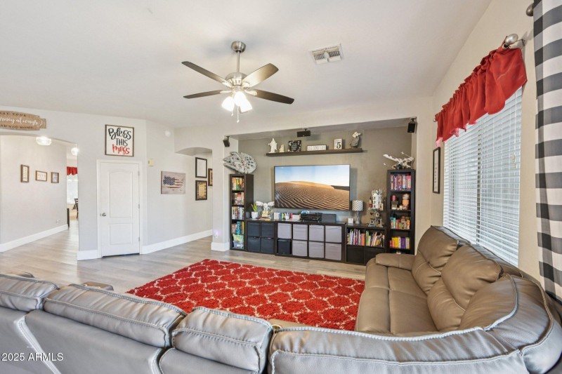 8-web-or-mls-E Decatur St-S1611-008