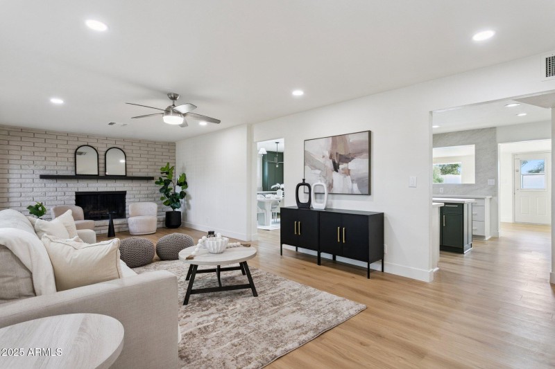 4-web-or-mls-7827-e-moreland-st