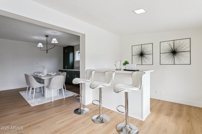 19-web-or-mls-7827-e-moreland-st