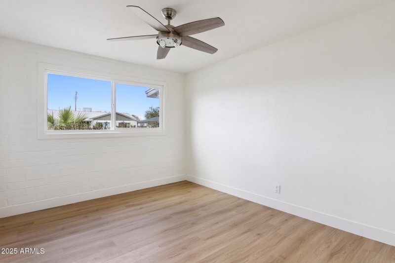 25-web-or-mls-7827-e-moreland-st