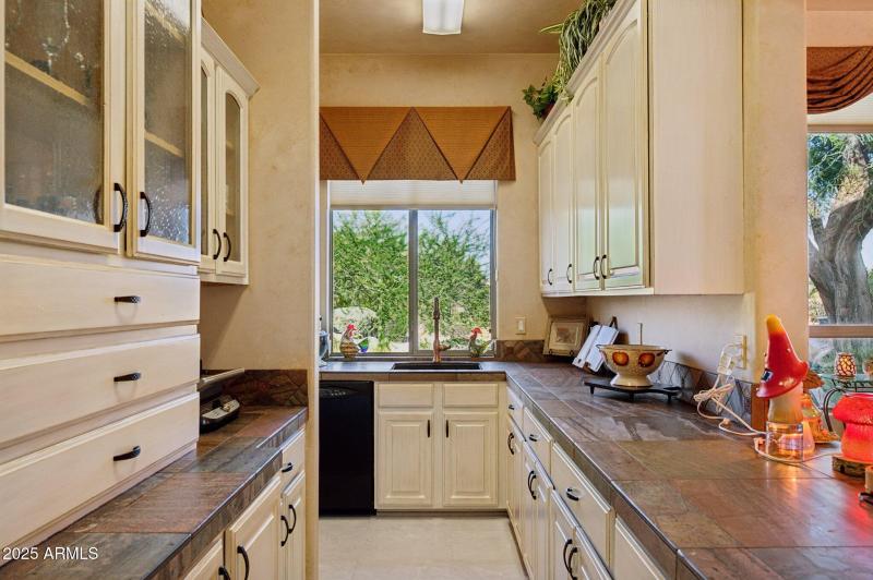 22-web-or-mls-16625-e-last-trail-dr