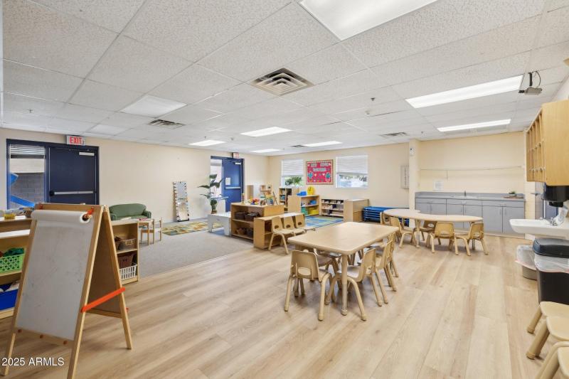 13-web-or-mls-16901-e-palisades-blvd