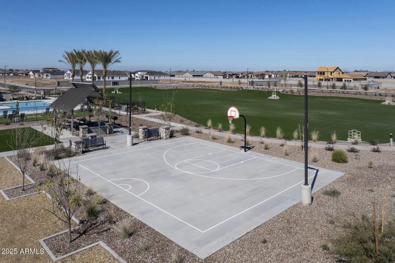 Mattamy_EmpirePointe_Amenities_Basketbal
