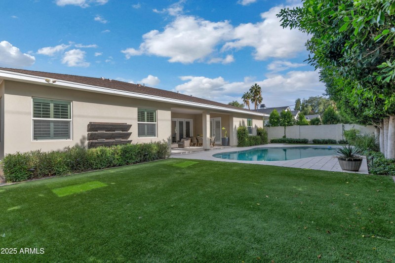 3319 E Medlock Dr-print-033-032-TOD1514-