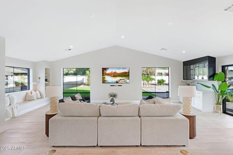 5-web-or-mls-3842-e-san-miguel-ave