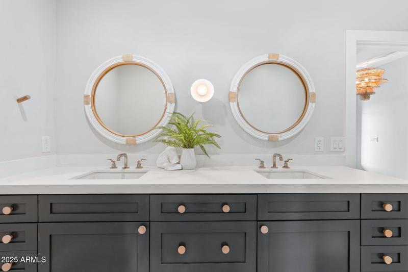 32-web-or-mls-3842-e-san-miguel-ave