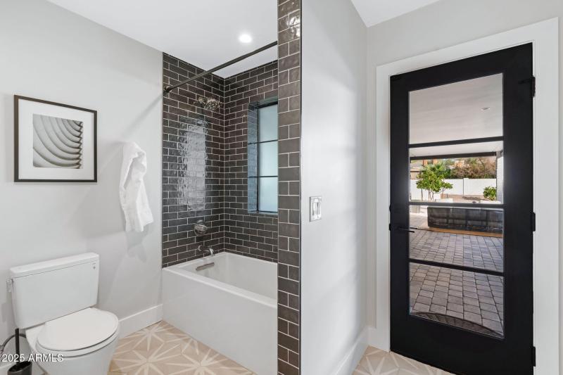 33-web-or-mls-3842-e-san-miguel-ave