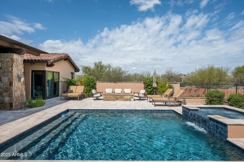 40-8454ELeaningRockRd-40