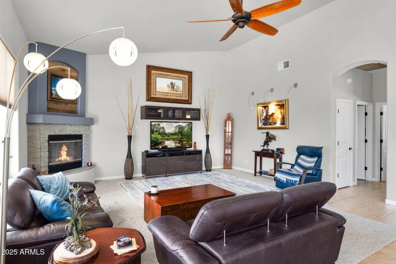 6-web-or-mls-907 E Carlise Rd-9