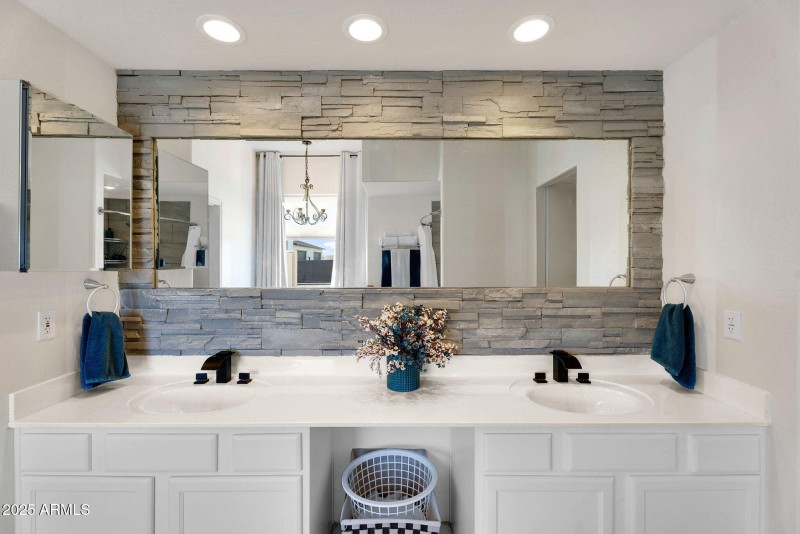 27-web-or-mls-907 E Carlise Rd-26