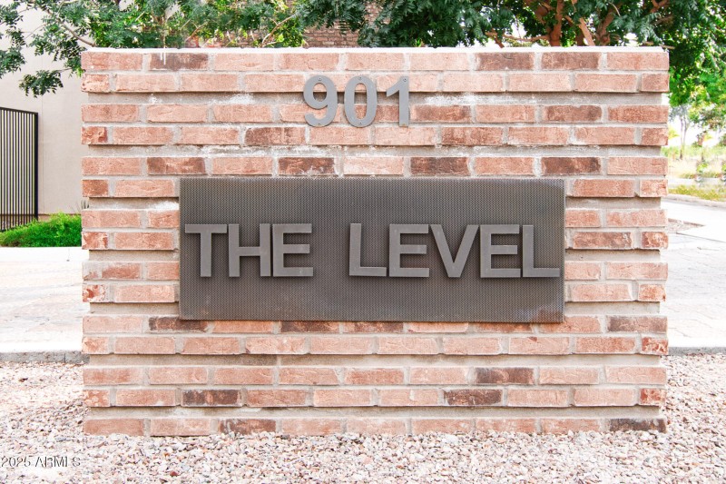 9-901 S Smith-sign (3)