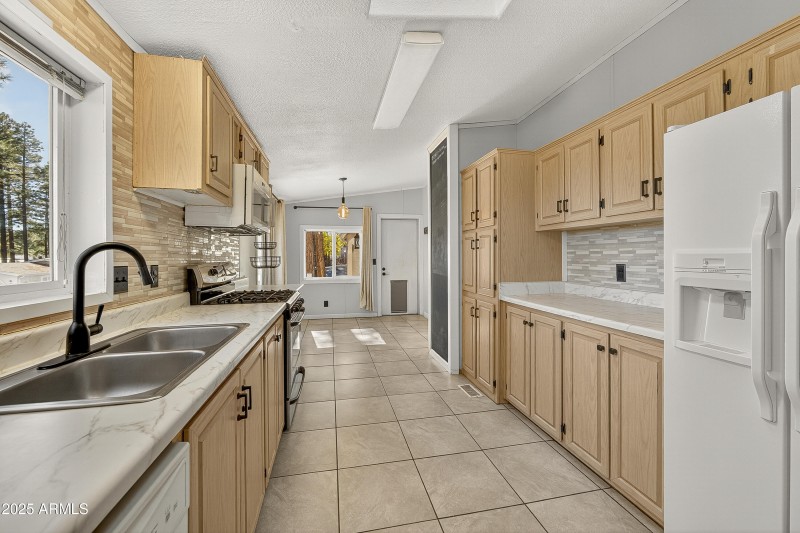 2184-w-reading-ct-flagstaff-az-usa-013