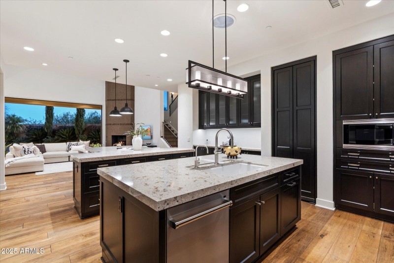 Chef's Kitchen Perfect for Entertaining