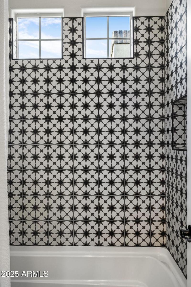 Main bathroom shower