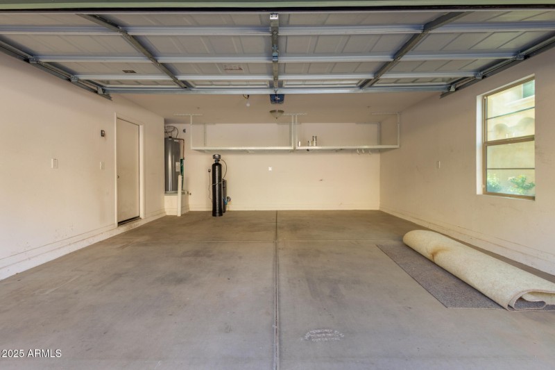 31 - nice 2car garage