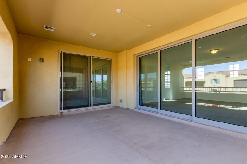 32 - 2 beatuiful patios