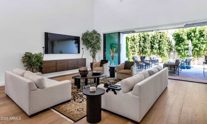 Indoor/Outdoor Living