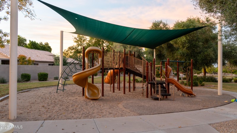 1821 E Beautiful Ln-08