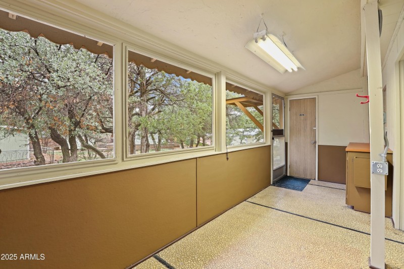 Screened In Porch (1)