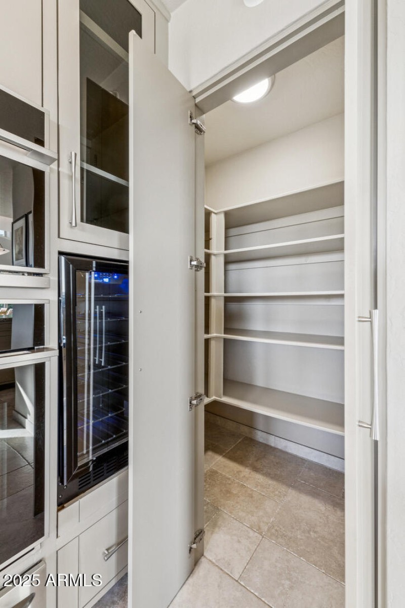 Walk in pantry
