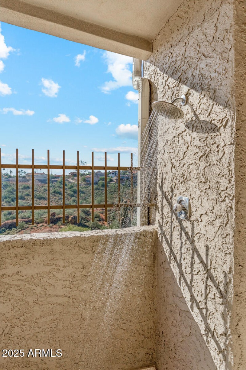 Hot/cold outdoor shower