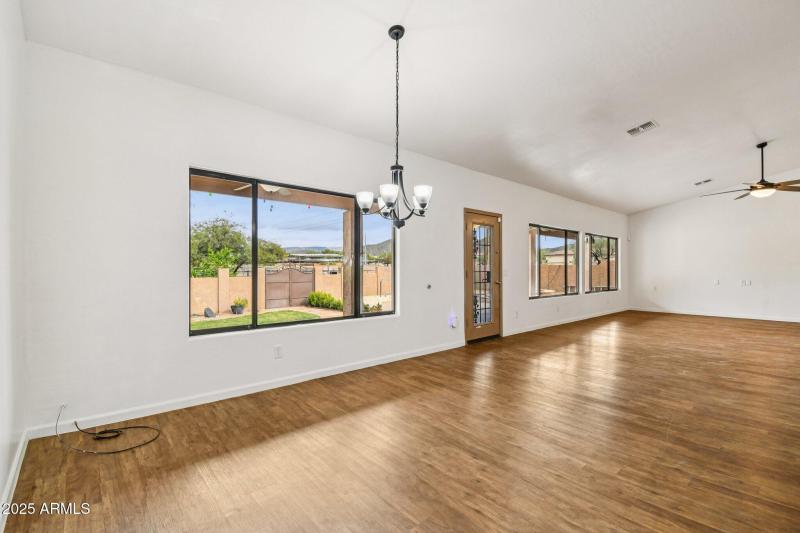 12-web-or-mls-E Jordan Ln-S2011-012