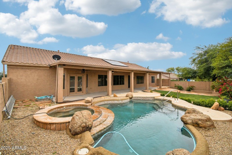 41-web-or-mls-E Jordan Ln-S2011-041