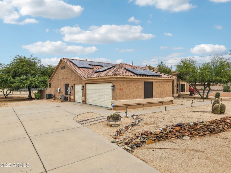 43-web-or-mls-E Jordan Ln-S2011-043