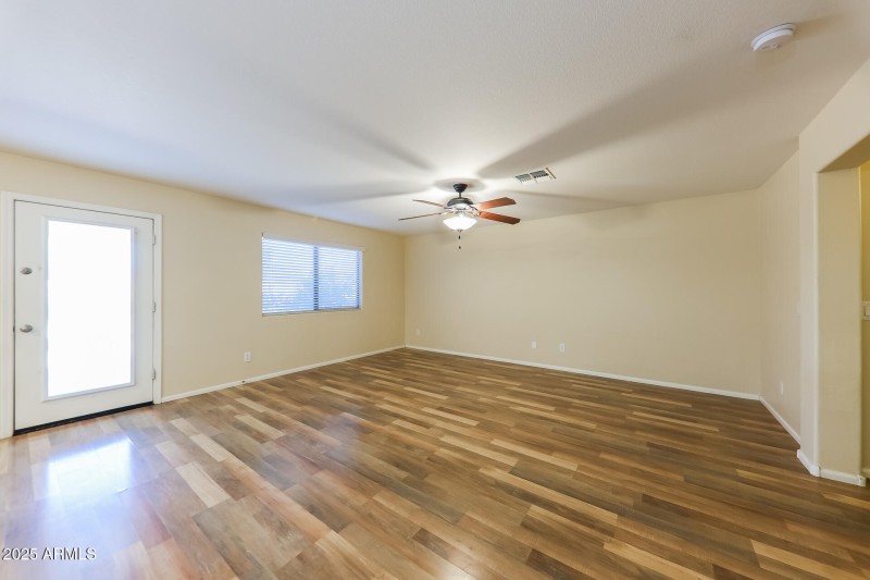 008-photo-living-room-14923571